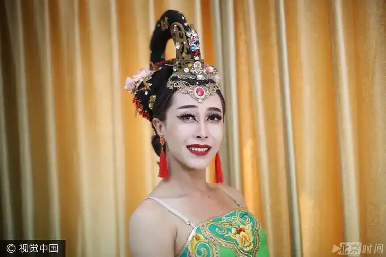 95后反串演员进男厕被人当成女生他说我是纯爷们