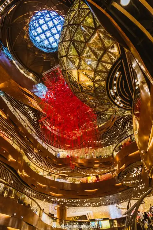 香港k11musea是一座人文艺术类型的购物中心,建筑面积13万平,耗时10年