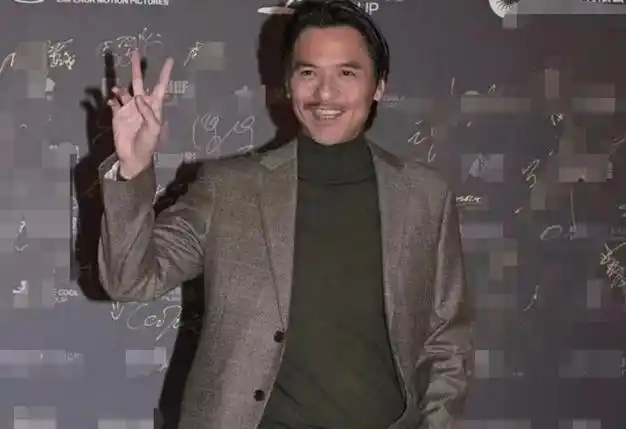 群星聚导演会梁朝伟刘嘉玲牵手很甜蜜洪金宝高丽虹挽手好恩爱