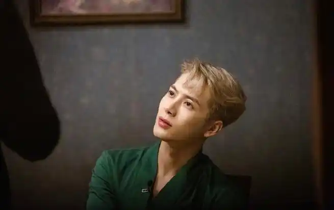 王嘉尔染过的神仙发色