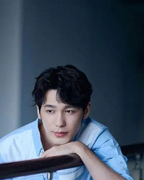 白宇:扎实演技,追求表演的执着白宇是一位备受瞩目的演员,他在《乔家