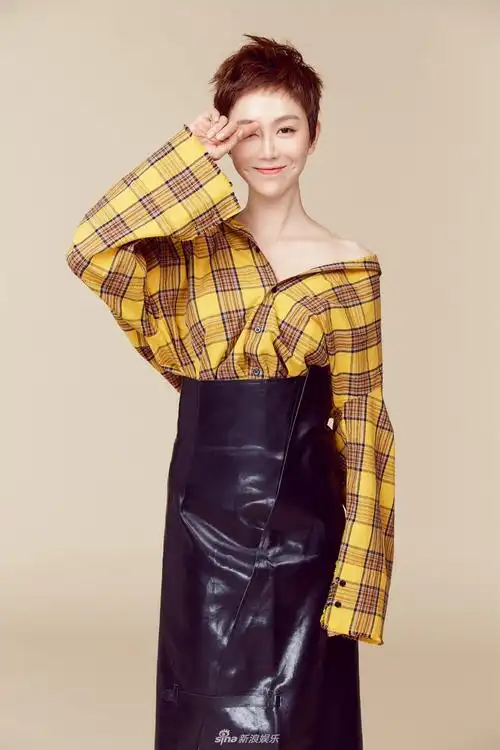 组图:姜妍最新时尚大片 清爽短发吸睛值max