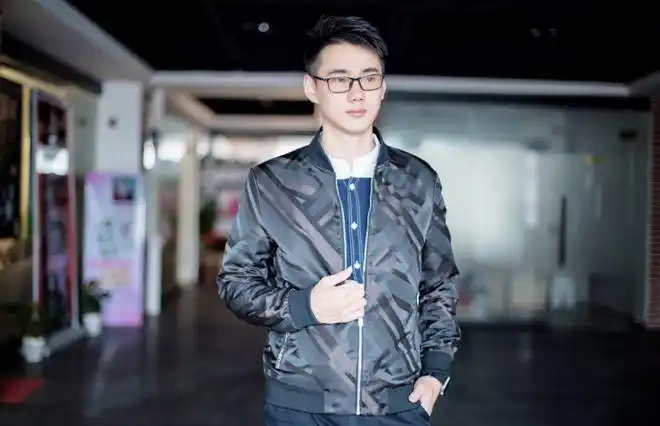 宋佩璐对于美容行业的热爱也感染了行业内的导师和学员.