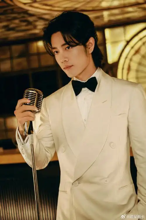 粮啦分享了一组黑白西装照片祝@x玖少年团肖战daytoy和各位可爱小飞侠