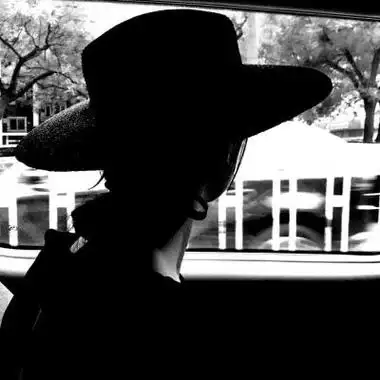 qq黑色头像小孩