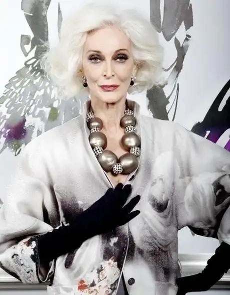 92岁超模卡门称自己为死亡之吻