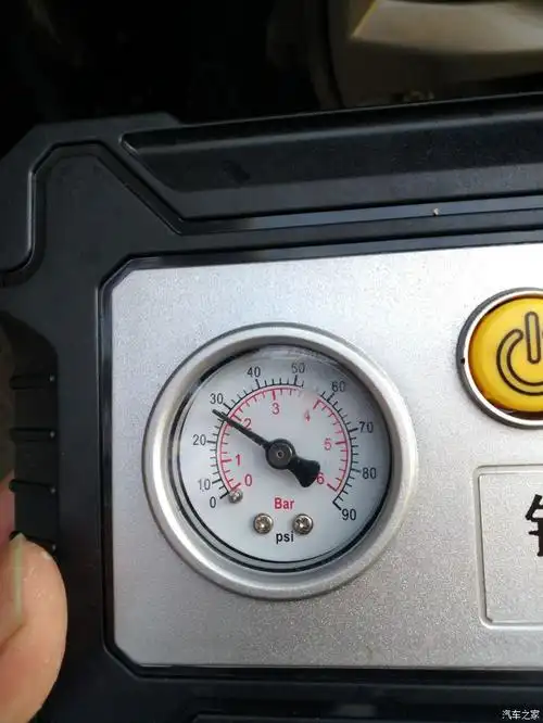 看红色,bar,接到轮胎充气嘴,显示胎压,不到200