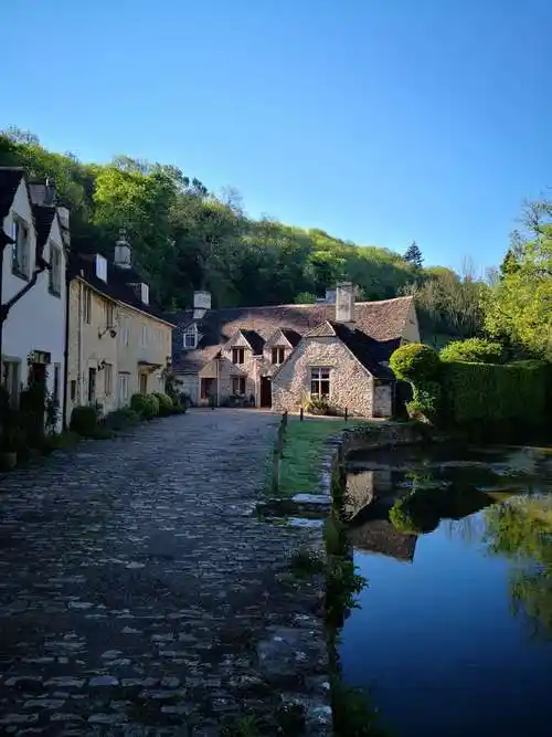 库姆堡(castlecombe)--英格兰最美丽乡村小镇