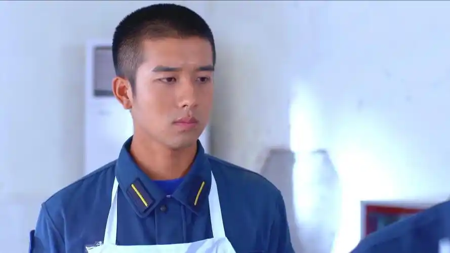 天生要完美第20集03: 富春依旧爱表现 小岛上的战士都不理解他