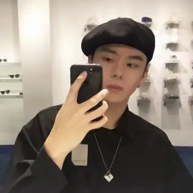 看起来成熟又稳重的真人头像男