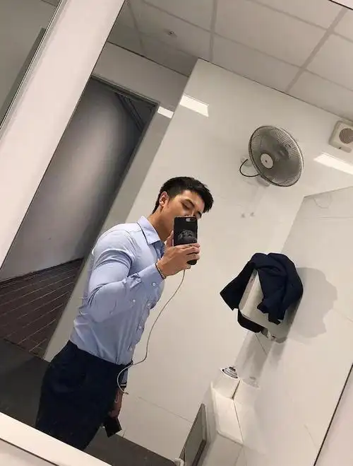 寸头胸肌小奶狼变正装霸霸a爆肌肉身材不输推特网红来品品