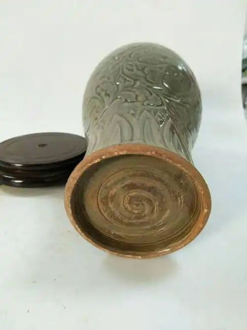 请教师傅:这耀州窑暗刻梅瓶到代不?