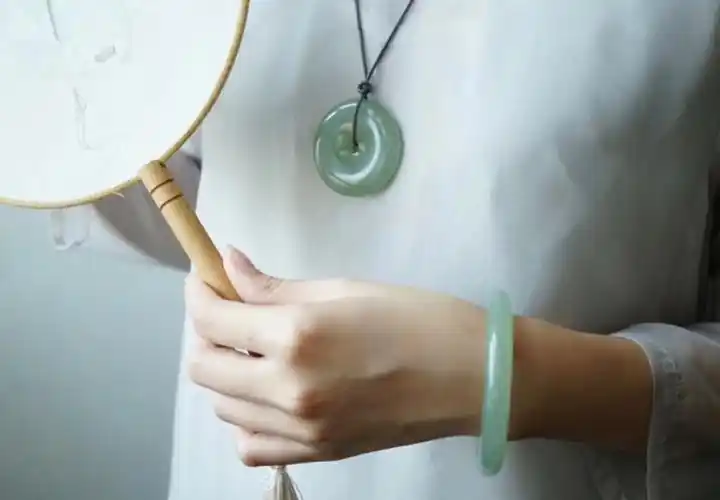 佩戴玉镯还有这有这么多讲究?涨知识了