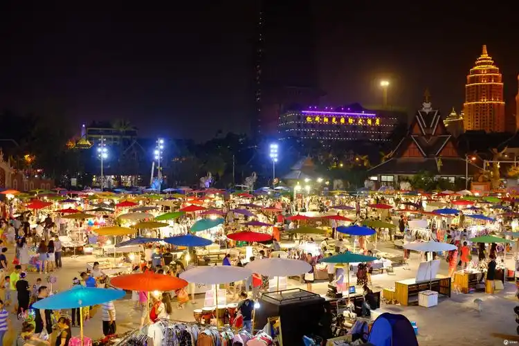 四月相约傣族泼水节一起狂欢一起湿身