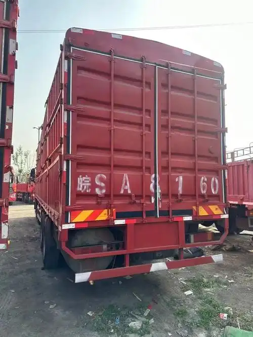 17年6月欧曼gtl,9.6米前四后八高栏载货车,康明斯36 - 抖音