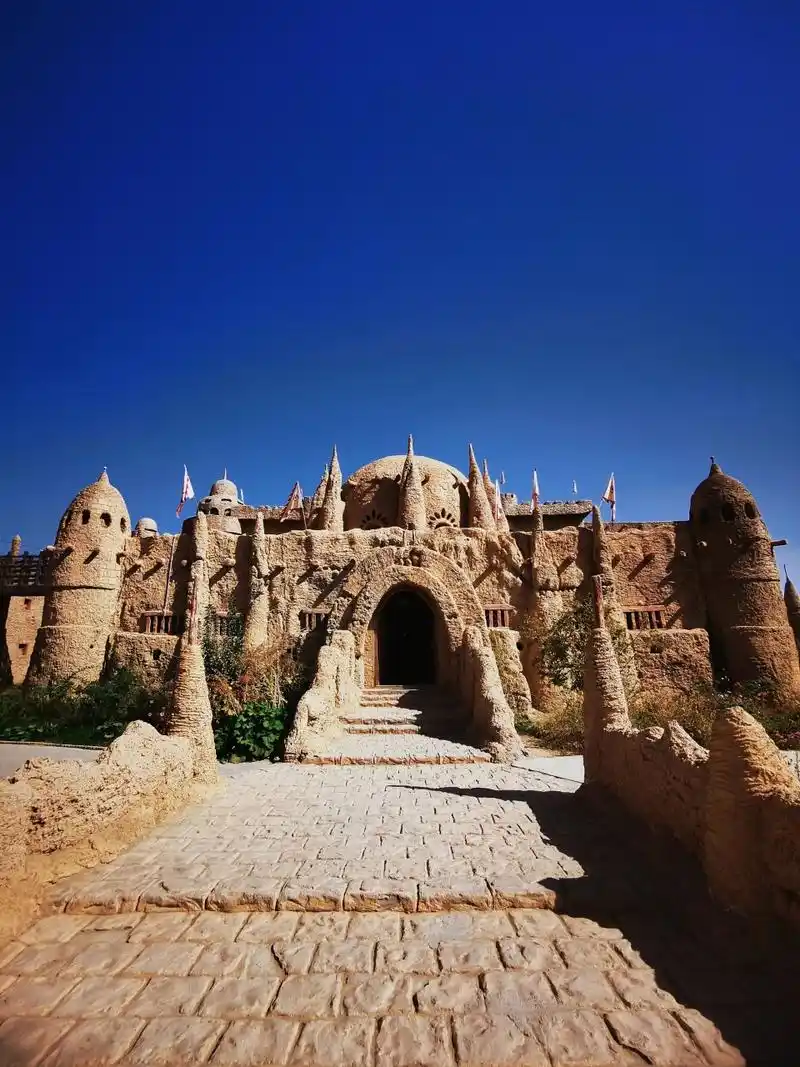 南疆旅行必打卡"不灭的悬崖"锡提亚迷城 "锡提亚"译成汉语是"不灭的