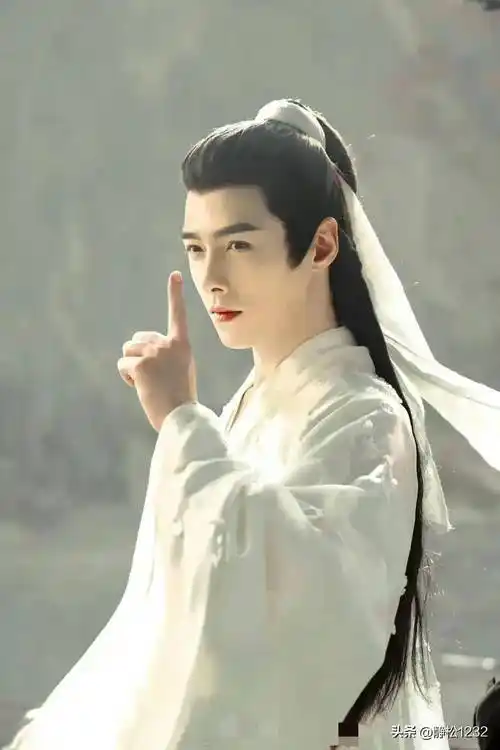 内娱真正的绝色美男排名,方逸伦18邓为16陈星旭14吴磊第9肖战第2_古装