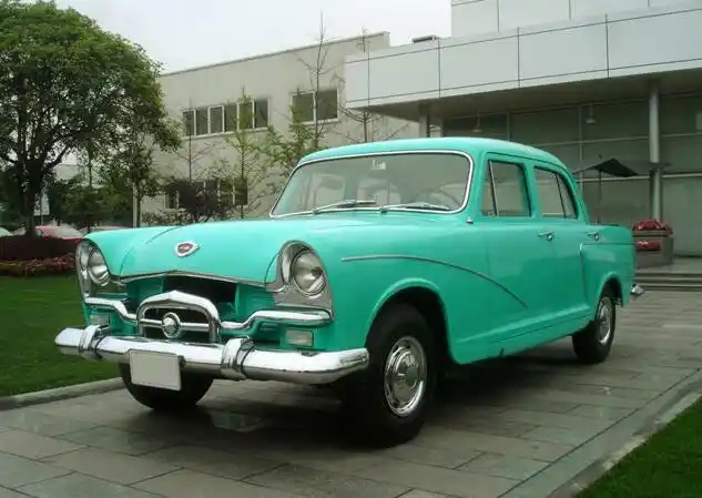 老上海大轿子,据说当年卖两万五一个.当时弄一个都能干专车了吧?