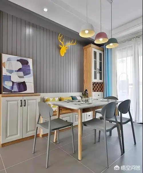 开门直接是餐厅和客厅入户门在餐厅和客厅中间怎么设计