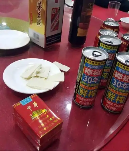 今天给亲戚家的孩子过满月,都是用的中华烟,高档酒,你觉得农村有必要