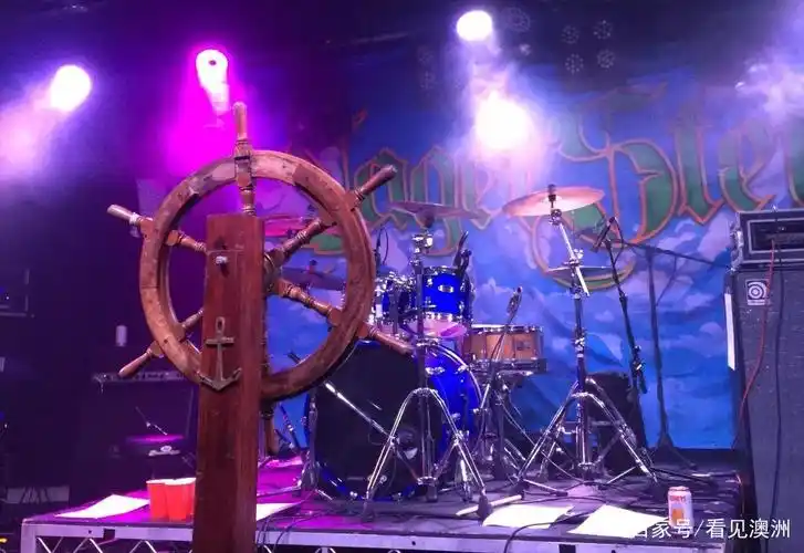 所以他们也更爱和珍视在每一个演出中遇到的听众,和同是热爱地下音乐