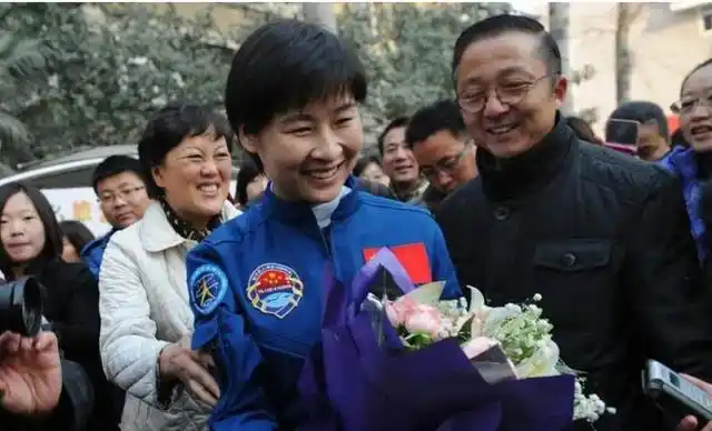 神十四乘组平安抵达北京,将会受到哪些殊荣?刘洋最想做这件事