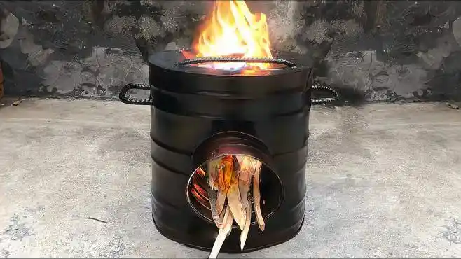 用废旧铁桶制作的柴火灶,烧水做饭烤火都可以,创意堪称绝妙-教育视频