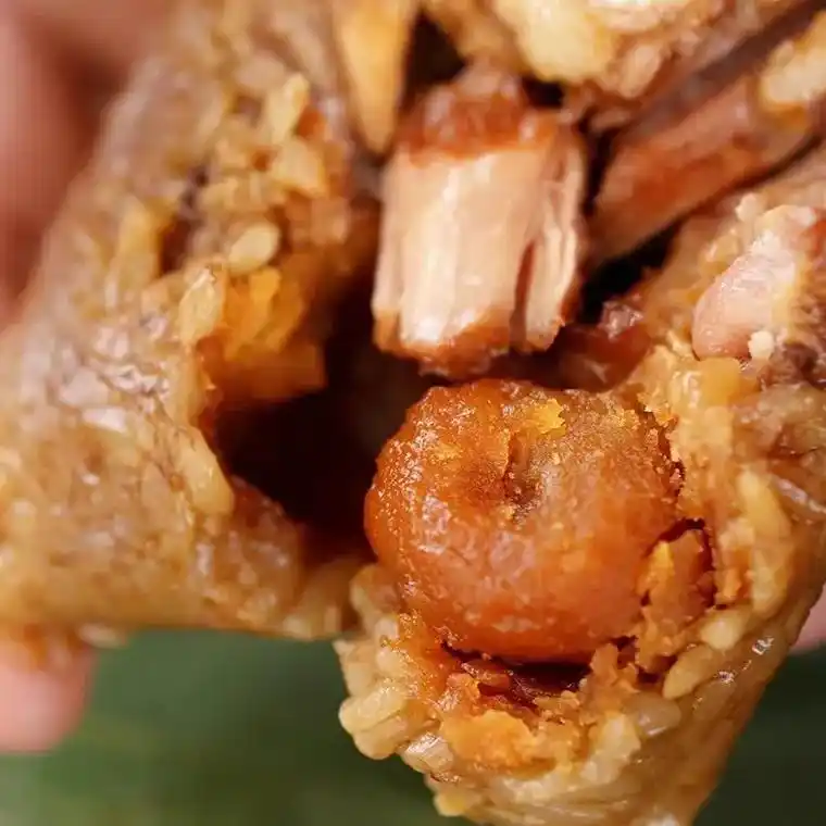 吃粽子喽.蛋黄大肉粽40元/5个板栗大肉粽35元/5个干 - 抖音