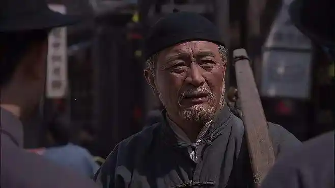 茶馆:赶走了日本人,百姓还要被欺压,常四爷抱不平被欺负-影视综视频