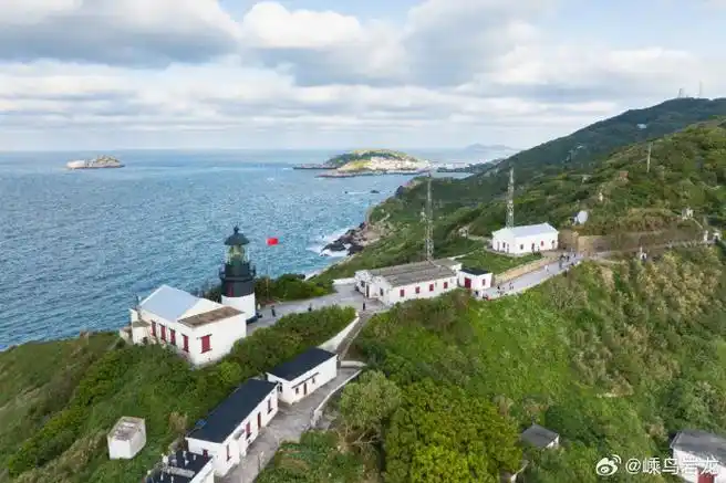 东海之上的花鸟岛翩跹灵动,海浪,灯塔,晚霞,荧光海.所有美好正在发生!