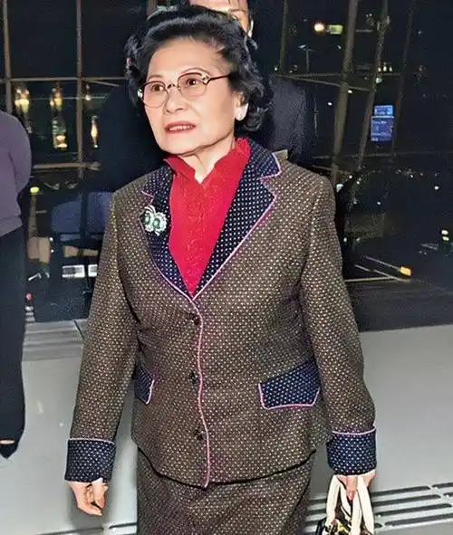 原创妻子勇救丈夫却难得丈夫真心母亲力劝儿子此恩一生难报