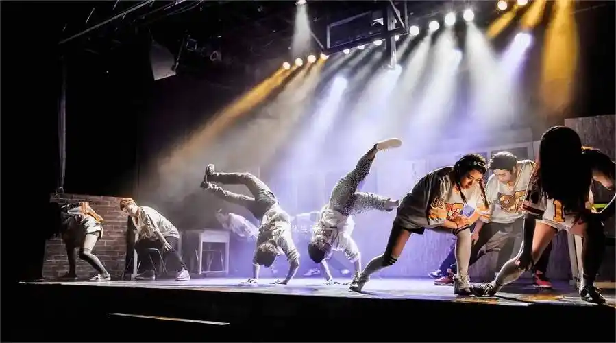 成都哪家公司可以承接街舞表演_演出_舞蹈_舞台效果
