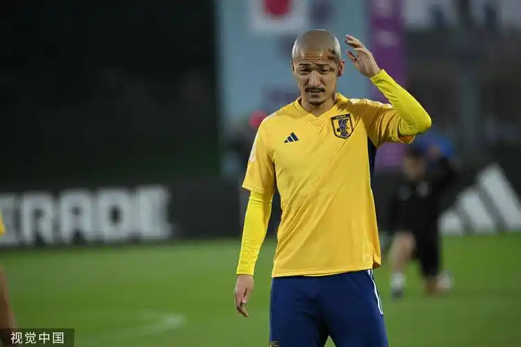 高清图日本队训练备战前田大然发型亮眼