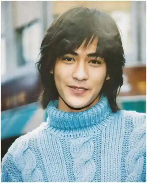 周渝民一家三口同框花泽类把幸福留给了平淡生活喜欢这样低调的他