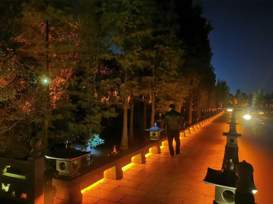 山水公园夜景很美