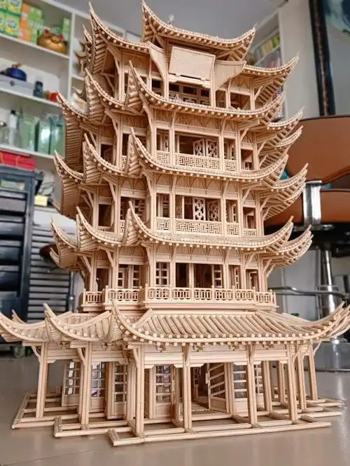 用筷子拼出黄鹤楼的河北理发师下次来武汉要去黄鹤楼