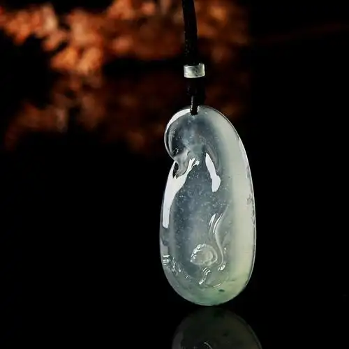 玉雕大师王朝阳【飞天】冰玻种飘花挂件鉴赏