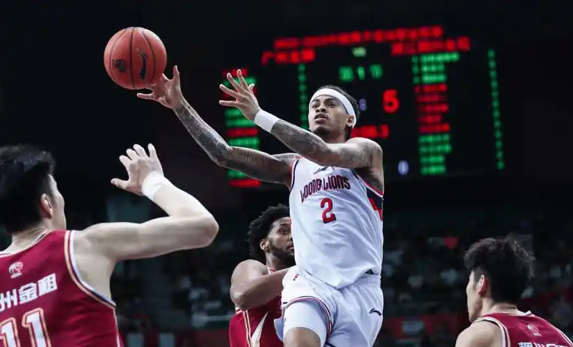 三豪门再添强援,辽宁甩掉累赘,广厦,深圳补齐短板_亚当斯_外援_冯欣