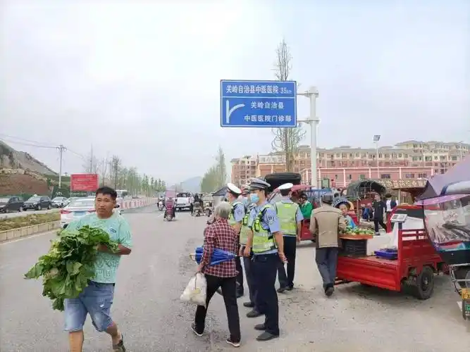 关岭这个地方的"马路市场"被整治_大道_于关花_社区