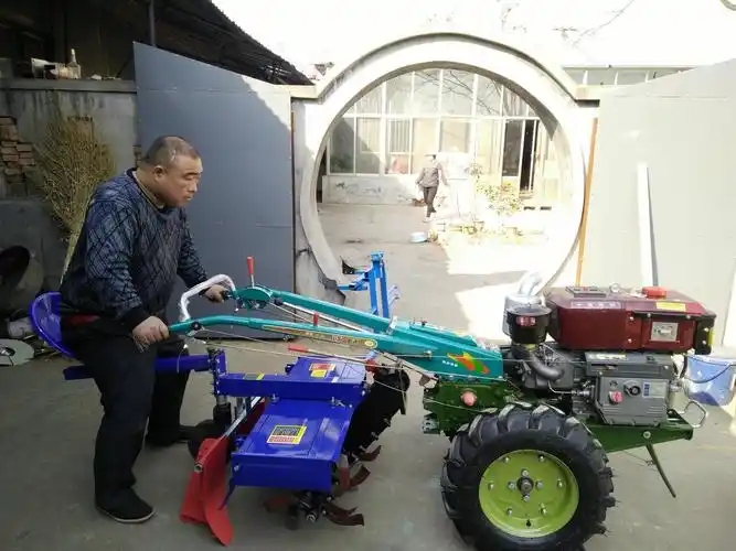 实景可调式型手扶拖拉机图片