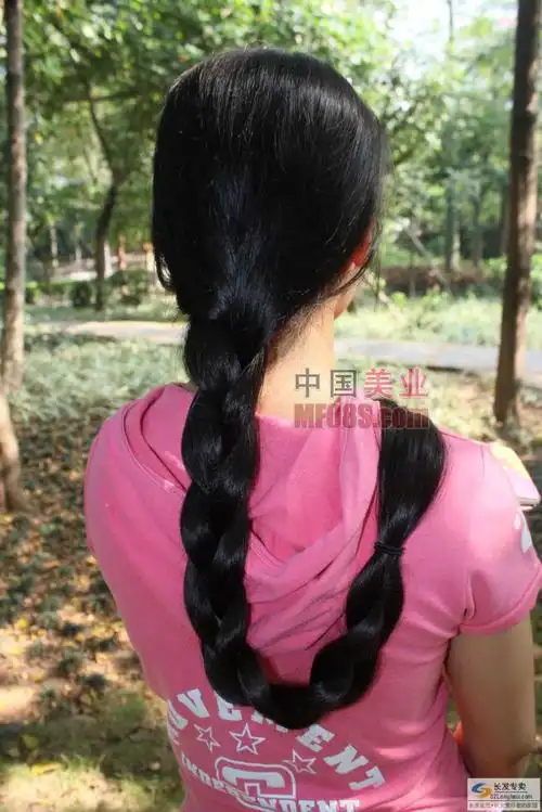 图文长发妹公园展示美丽长发来来往往20939