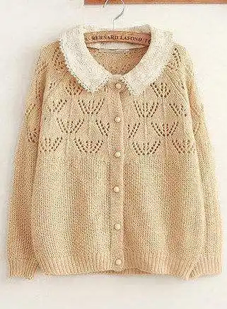 毛衣是双股从上往下编织胸前有好看的蕾丝镂空加小球球的花样镂空的