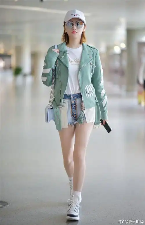 鹅娘星光#@景甜 最新机场look!