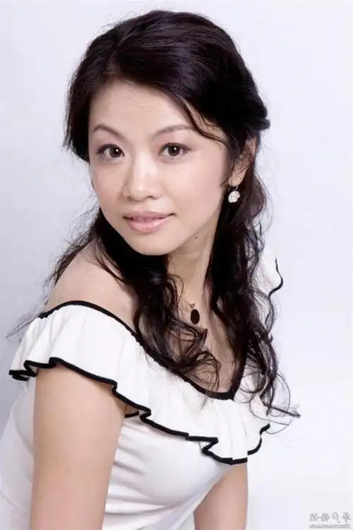 凤凰卫视李亚倩简历 凤凰卫视曾子墨简历 / 比乐族