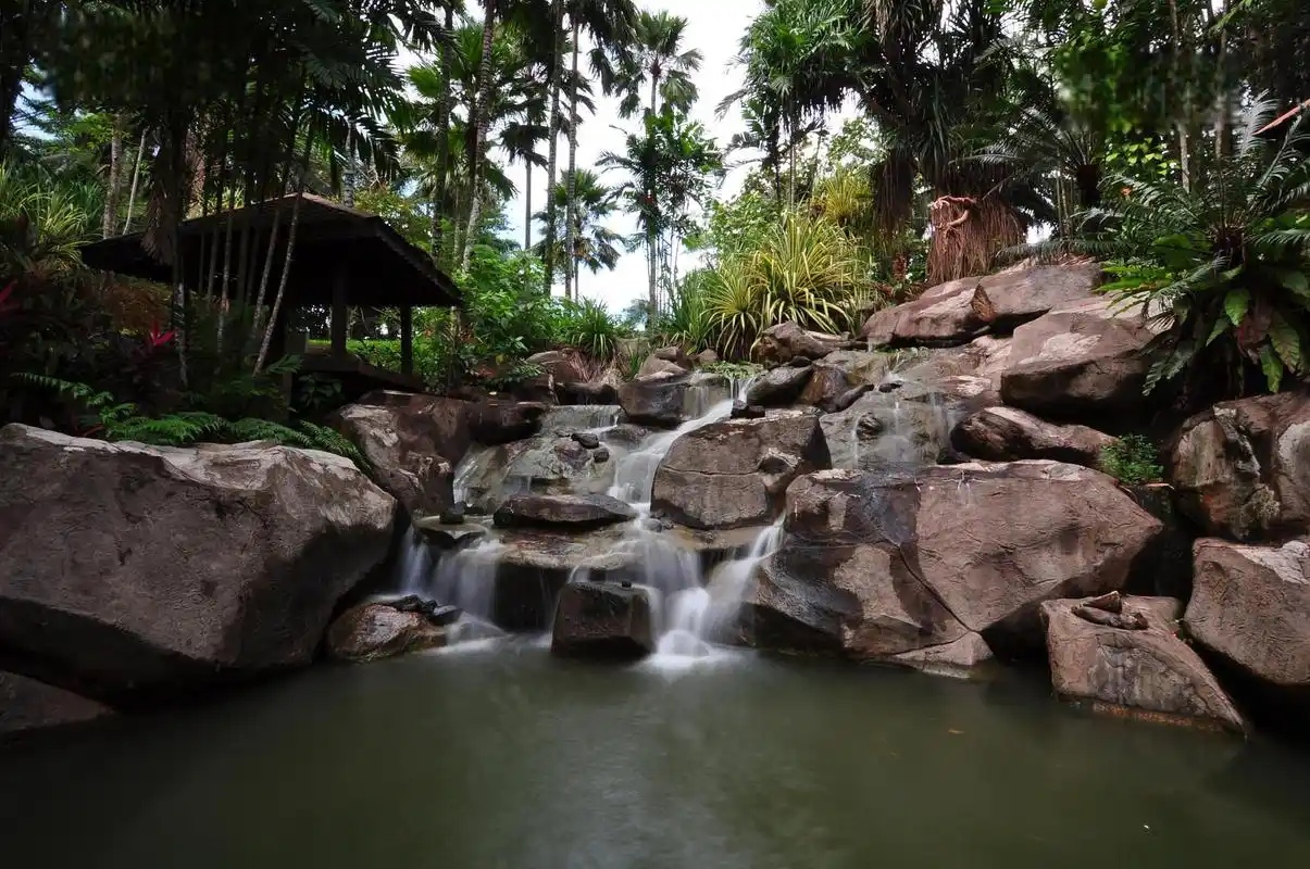 四a景区风景独好 七仙岭温泉国家森林公园位于海南岛西南部的保亭黎族