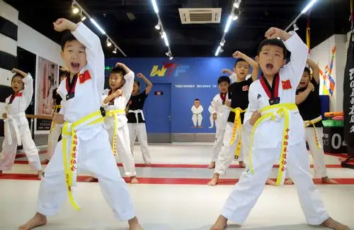 跆拳道运动馆(吴中区东吴北路111号乐享汇3楼)练习跆拳道基本功