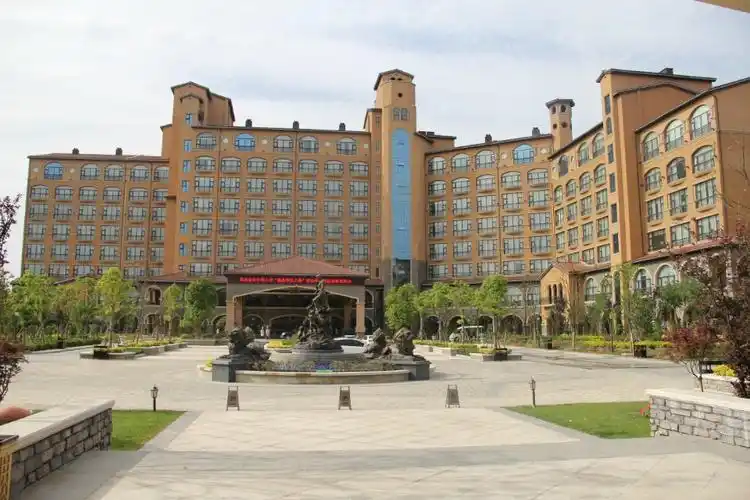 p data-id="gnheiu20v5">花都温泉小镇,闻名中原的aaaa级景区占地