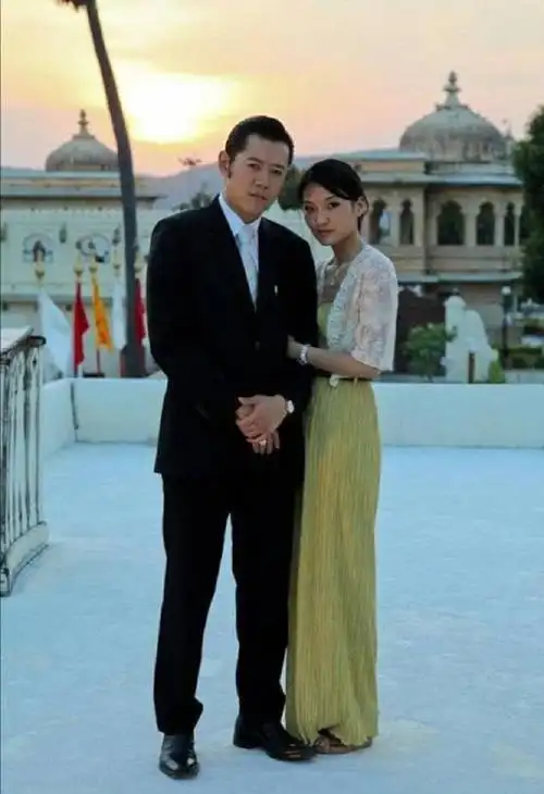 不丹佩玛王后穿过的其他服饰,一袭和服,瞬间古灵精怪不少