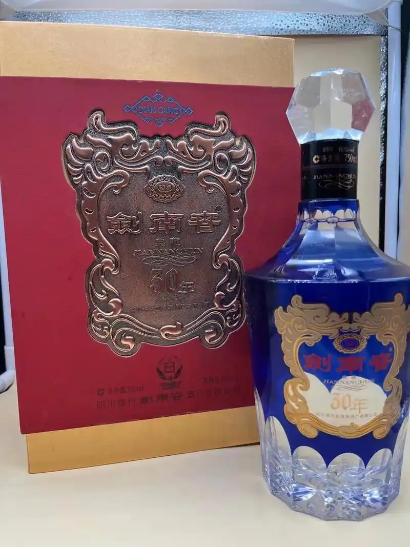 2010年剑南春30年蓝宝石.##陈年老酒收藏 #白酒文化知 - 抖音