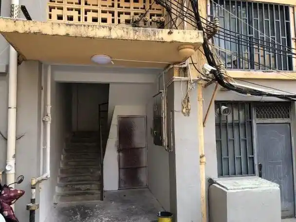 开屏跑腿墙面白了楼道花了昆明一老旧小区改造施工被质疑粗糙